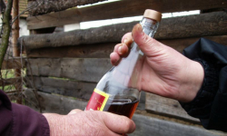 Włamywacze pogubili alkohol i słoiki z fasolką 