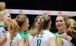 Siatkówka kobiet. Międzynarodowy mecz w hali sportowej