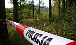 Martwą kobietę znaleziono w domu. W przybudówce wisiał jej mąż