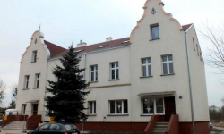 W tym budynku będzie przychodnia. Oczekują tego mieszkańcy