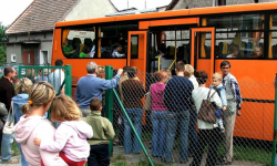 Autobusy szkolne dla wszystkich, ale pierwszeństwo mają uczniowie. Rozkład jazdy