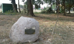 Zniszczono tablicę pamiątkową w Lutyni