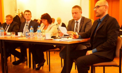 Krótka dyskusja o szpitalu i usterkach drogi w Michałowie