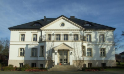 Poznajemy powiat średzki: pałac w Lenartowicach