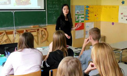 Mina uczyła jeść pałeczkami i kaligrafii chińskich liter 