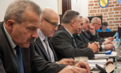 Na sesji o sesji. Obrady w ostrym tonie