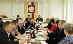 Droga w Kwietnie, chodniki, kanalizacja i strefa kibica - sesja gminna w Malczycach