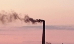 Wypalanie opon na terenie starej papierni