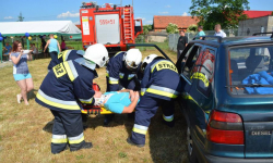 Pokaz strażacki i pierwsza pomoc dla piłkarzy