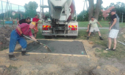 Mieszkańcy Wróblowic budują miejsce wypoczynku we wsi