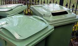 Czyszczenie pojemników na śmieci w gminie Miękinia