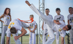 Łukasz Luks jego grupa capoeiry