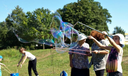 Wielkie bańki mydlane i liczne konkurencje. Tak wyglądał piknik rodzinny w Miękini