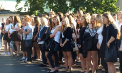 Najlepsi odebrali legitymacje. Rozpoczęcie roku szkolnego w liceach