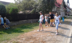 W Lutyni uczniowie posprzątali swoją okolicę w ramach akcji "Sprzątanie świata"