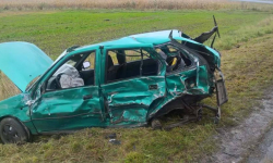 Osobówka zderzyła się z busem w Kwietnie. Jeden z kierowców został ranny