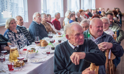 Niespodzianka dla seniorów. Filmik z Dnia Seniora w Kwietnie