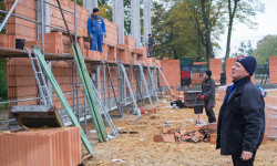 Szkoła w Lutyni pnie się w górę