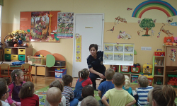 Lekcja z przedszkolakami o bezpieczeństwie zimą 