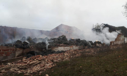 W Kwietnie spłonął budynek gospodarczy. Od wczoraj trwają działania straży pożarnej [aktualizacja]