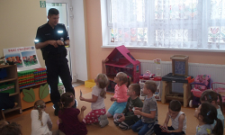 Jak zachować się w czasie ataku terrorystycznego? O tym policja rozmawiała z dziećmi i młodzieżą