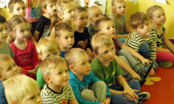 "Czy ten smok nas ugryzie?". Przedszkolaki miały wczoraj wyjątkowego gościa