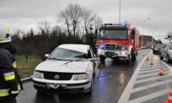 Na autostradzie kierowca Audi wjechał w tył Volkswagena
