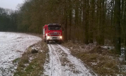 Audi zsunęło się do rowu. Interweniowali strażacy