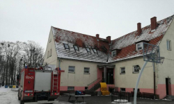 W szkole podstawowej w Lutyni pali się sadza w kominie. Ewakuowano wszystkie dzieci