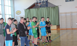 Piłkarze z Różany wygrała IX edycję Halowego Turnieju Piłki Nożnej 