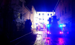 Pożar w budynku wielorodzinnym w Malczycach. Strażacy znaleźli nieprzytomnego mężczyznę