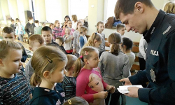 O zagrożeniach terrorystycznych z przedszkolakami i uczniami