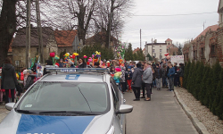 Uczniowie i policjanci przywitali wiosnę