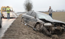 Między Cesarzowicami, a Piersnem dachował samochód  