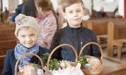 Święcenie wielkanocnych koszyków w Środzie Śląskiej