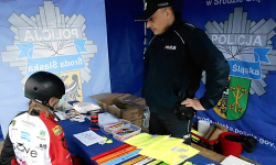 Z odblaskami bezpieczniej. Akcja średzkich policjantów