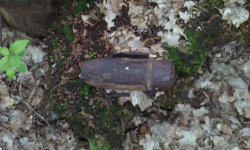 Przy znalezionym pocisku pełniono w nocy wartę. Saperzy już go zabrali