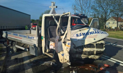 Samochód dostawczy zderzył się z ciężarówką. Dwie osoby zostały ranne