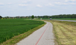 Niektórzy kierowcy zapomnieli do czego służy ścieżka rowerowa