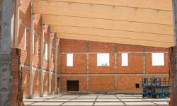 Trwa budowa kompleksu szkolnego w Lutyni