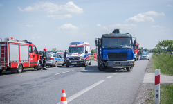 Droga krajowa 94 zablokowana. Ciężarówka zderzyła się z osobówką [foto]