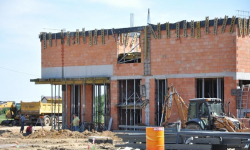 Na jakim etapie jest budowa szkoły w Lutyni?