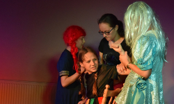 Przedstawienie grupy teatralnej Creative w GOK Malczyce