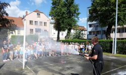 Wakacyjne spotkanie ze średzkimi strażakami