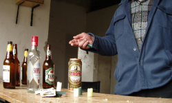 Po wspólnym piciu alkoholu okradli śpiącego mężczyznę