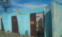 "Ten budynek stwarza zagrożenie i tylko szpeci Kajaki"