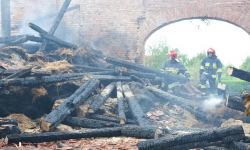 Dwanaście zastępów straży walczyło z pożarem w Piotrowicach