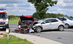Zderzenie dwóch aut na DK 94. Droga w kierunku Wrocławia zablokowana [foto]