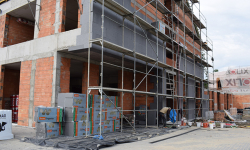 Na budowie szkoły w Lutyni dzieje się coraz więcej