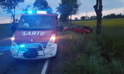 Na drodze wojewódzkiej koło Gozdawy dachował samochód. Poszkodowany kierowca